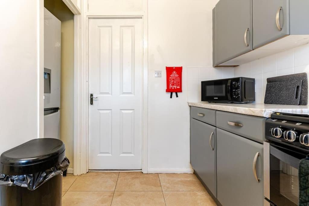 A&S Properties, No Guest Fees, Bank Transfe Deposit Available Wolverhampton Exterior foto